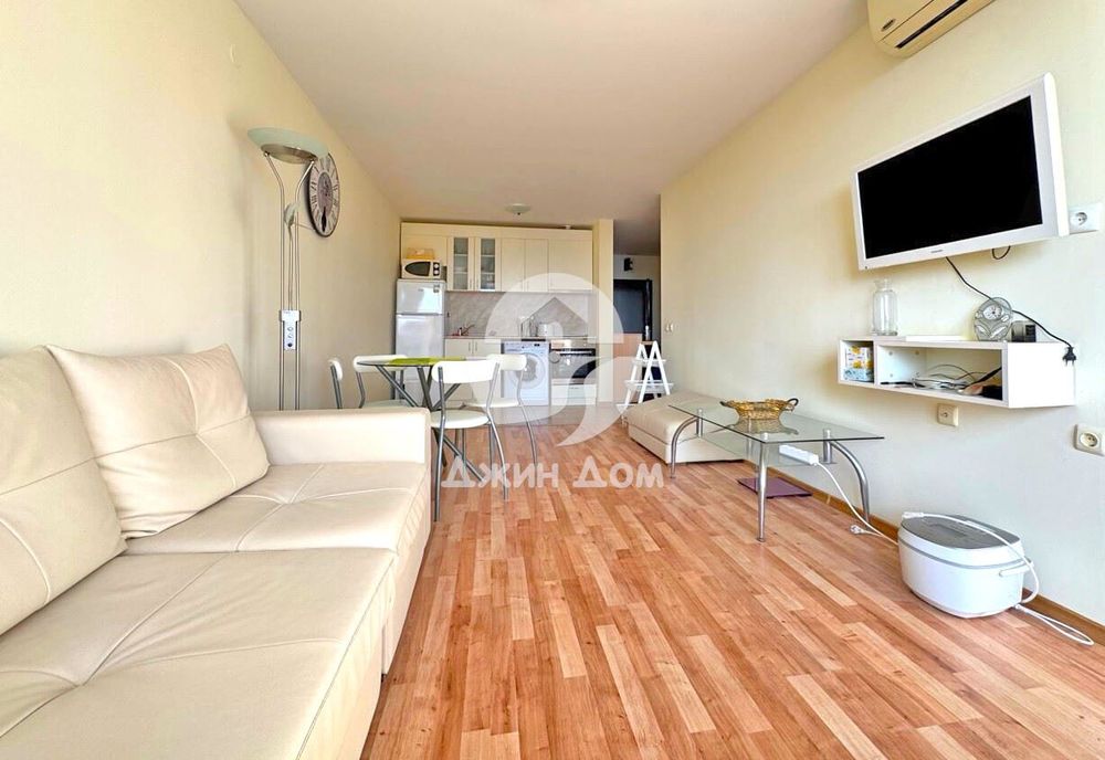 Продава се Тристаен апартамент в Свети Влас - 77 кв.м за 1884 €/кв.м - Снимка #2