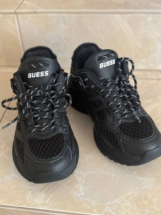 Чисто нови обувки Guess