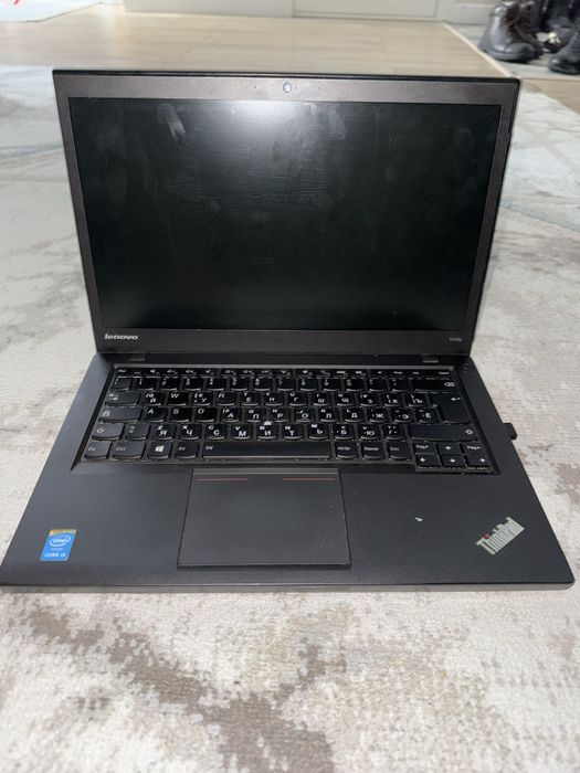 Ноутбук леново.