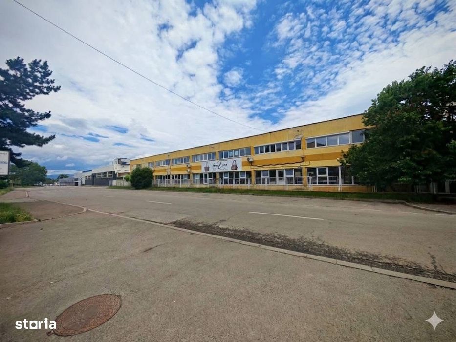 De Vânzare sau Închiriere 
Spatiu Comercial/ Administrativ P+1E