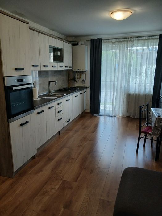 Închiriez ap cu 2 camere semidecomandat