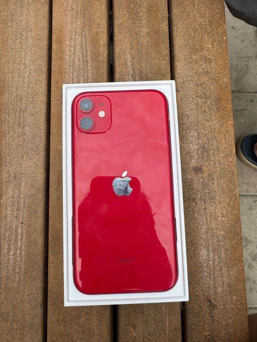 iPhone 11 red идеал