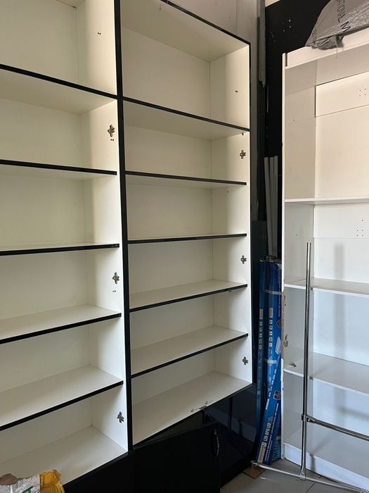 Шкаф со стеклами