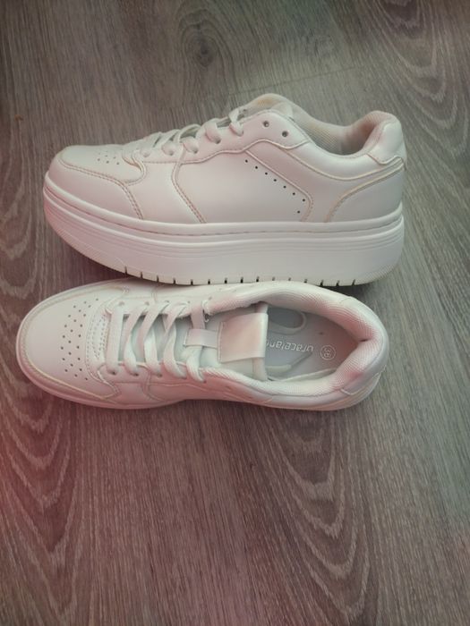 Дамски Маратонки на  висока платформа,обувани 2пъти,номер 36.