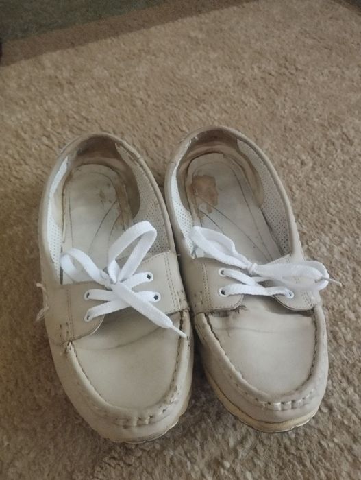 Женская обувь в хорошем состоянии