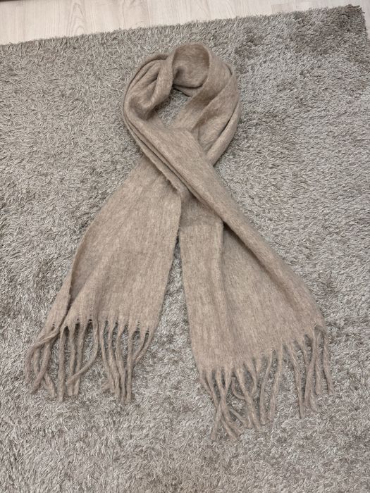 Актуален дамски вълнен шал