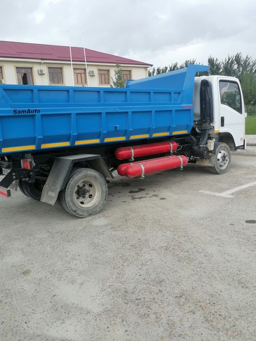 Isuzu samosval. 2008