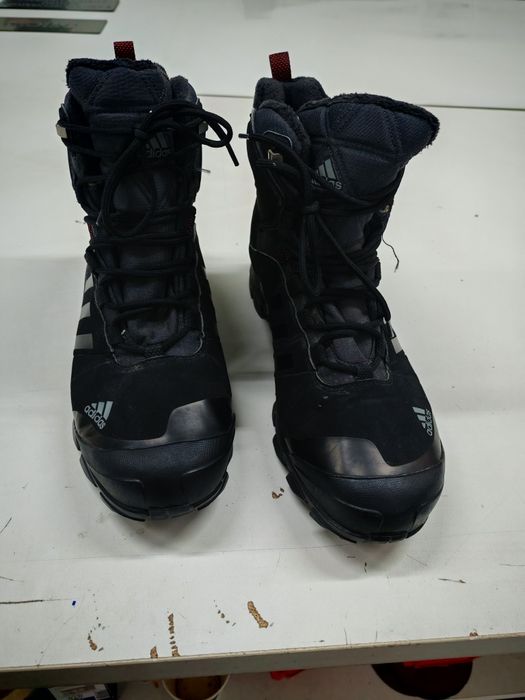 Vând sac de box și ghete adidas Nr 46