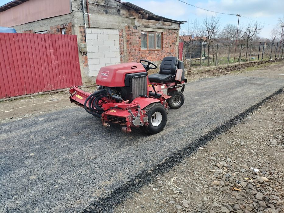 Vând o superbă mașină de tuns iarba 4x4  diesel.