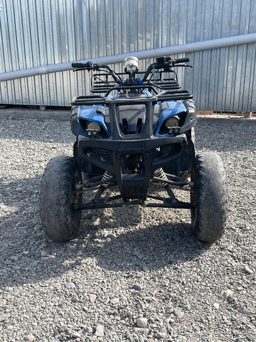 Квадрацыкл на полном ходу