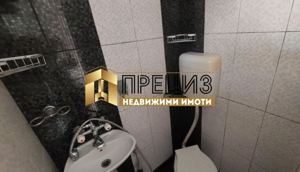 Продажба Къща гр. Шумен - Басейна 40m² и двор 80m²