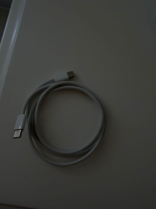 Продавам чисто ново зарядно за iPhone!