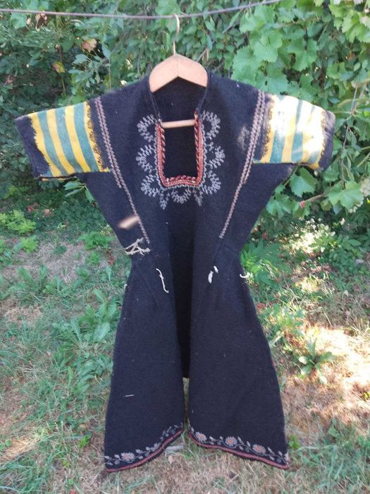 Автентичен сукман от ихтиманска носия