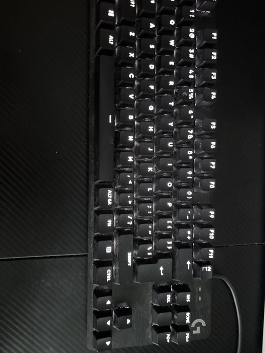 Продавам Logitech TKL клавиатура