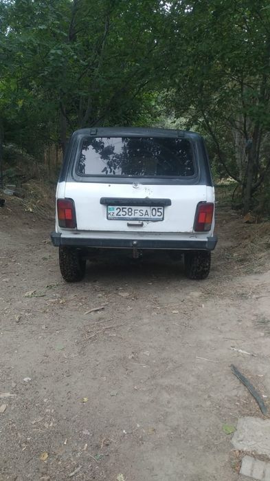 Автомобиль Нива 21213