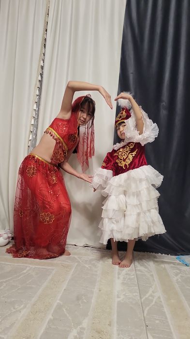 Продам костюмы разные