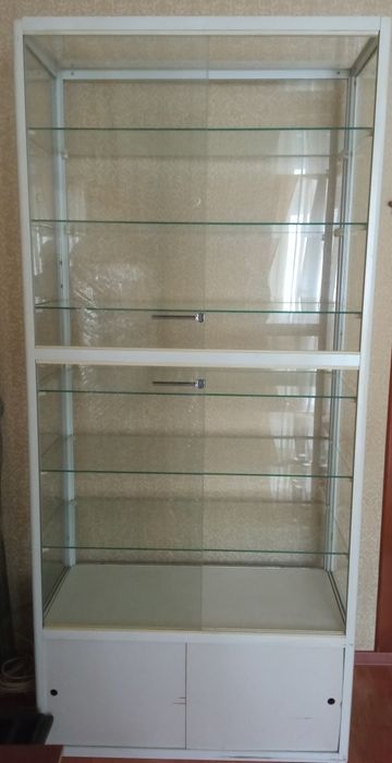 Витрина стеклянная