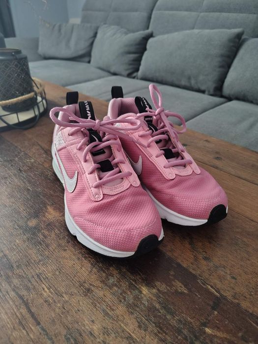 Запазени обувки на Nike air max