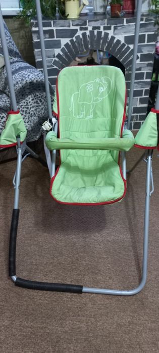 Качеля детская комнатная.