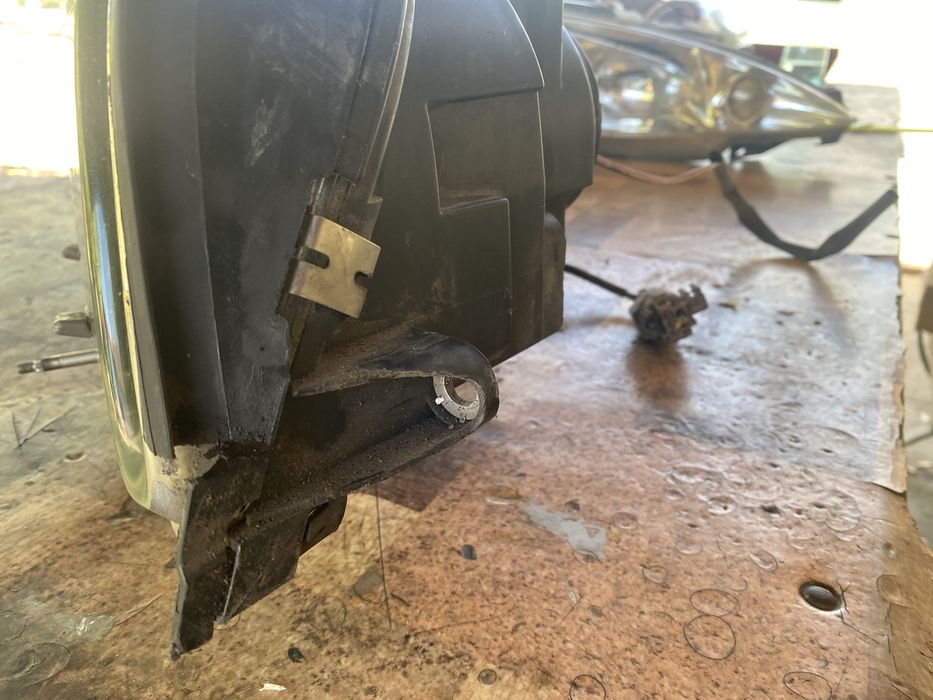 Десен фар ксенонов за волво s80