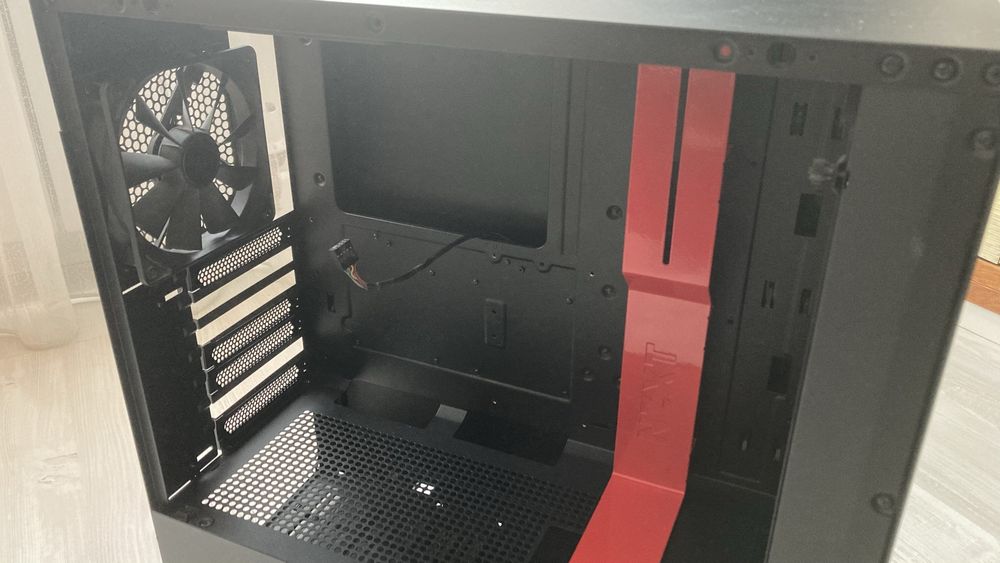 Продаю корпус NZXT H510i