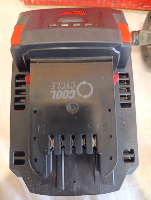 НОВА ЦЕНА  8Аh Гайковерт,комплект Мilwaukee  USA