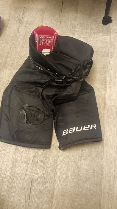 Хоккейные шорты Bauer.