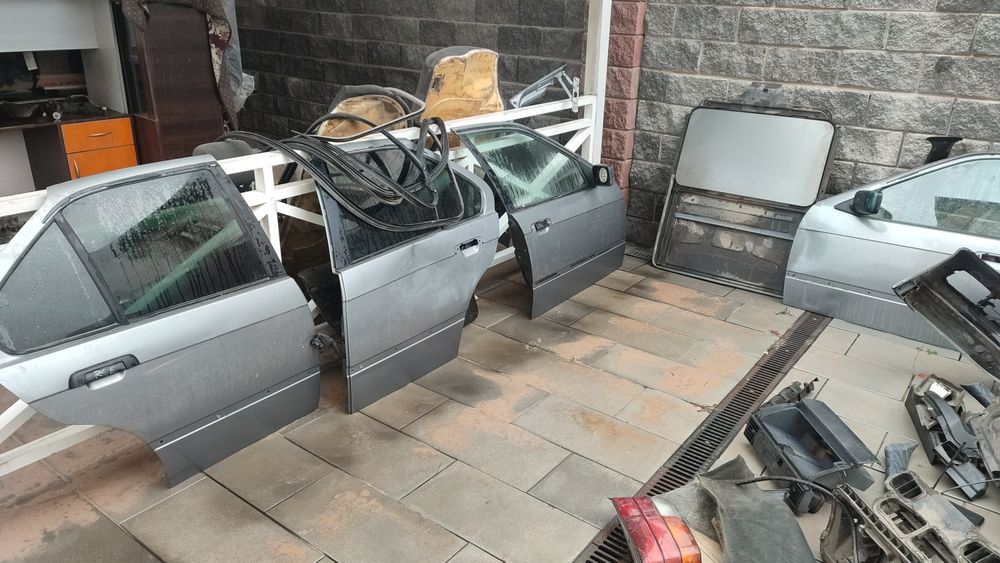 Продам по запчастям е36 седан мотор м40.