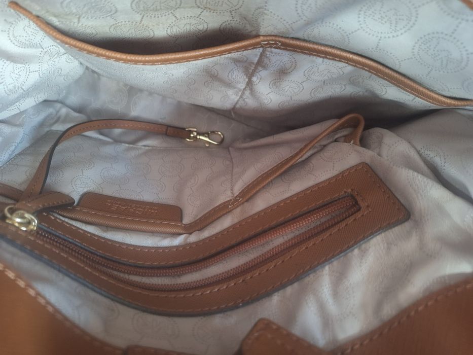 Michael kors чанта