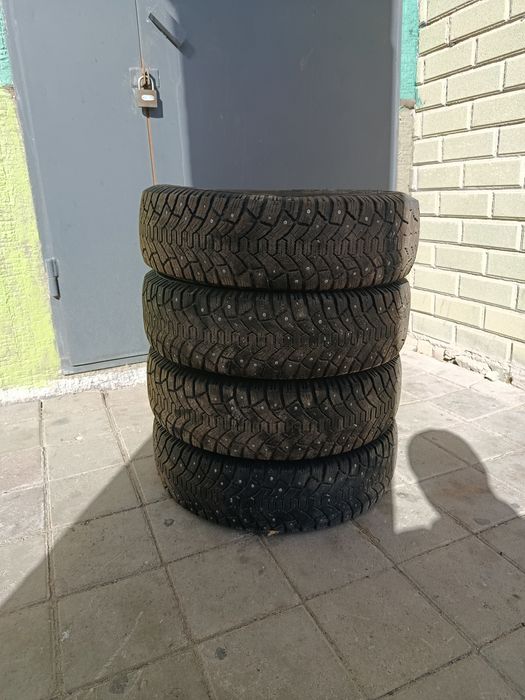 Продам зимние шины 4 штуки (комплект) б/у в хорошем состоянии