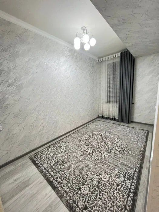 1/3/6. Дом кирпичный. Сергели 3А, Янгихает р-н. Квартира 30 м².