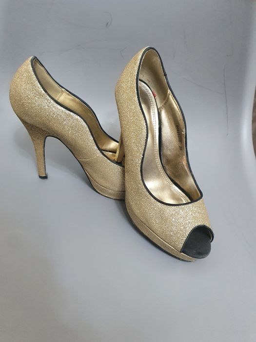 Продам новые туфли, ботинки,сапоги