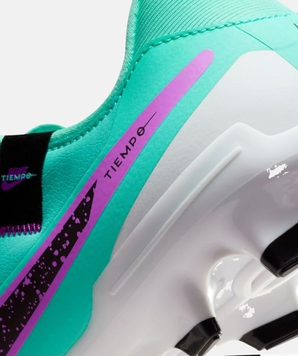 Ghete fotbal Nike Tempo