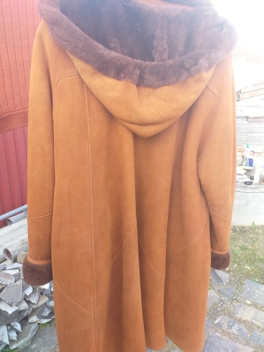 Vînd cojoc blană de oaie