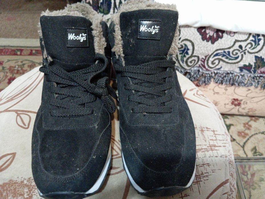 Продам кроссовки демисезонные