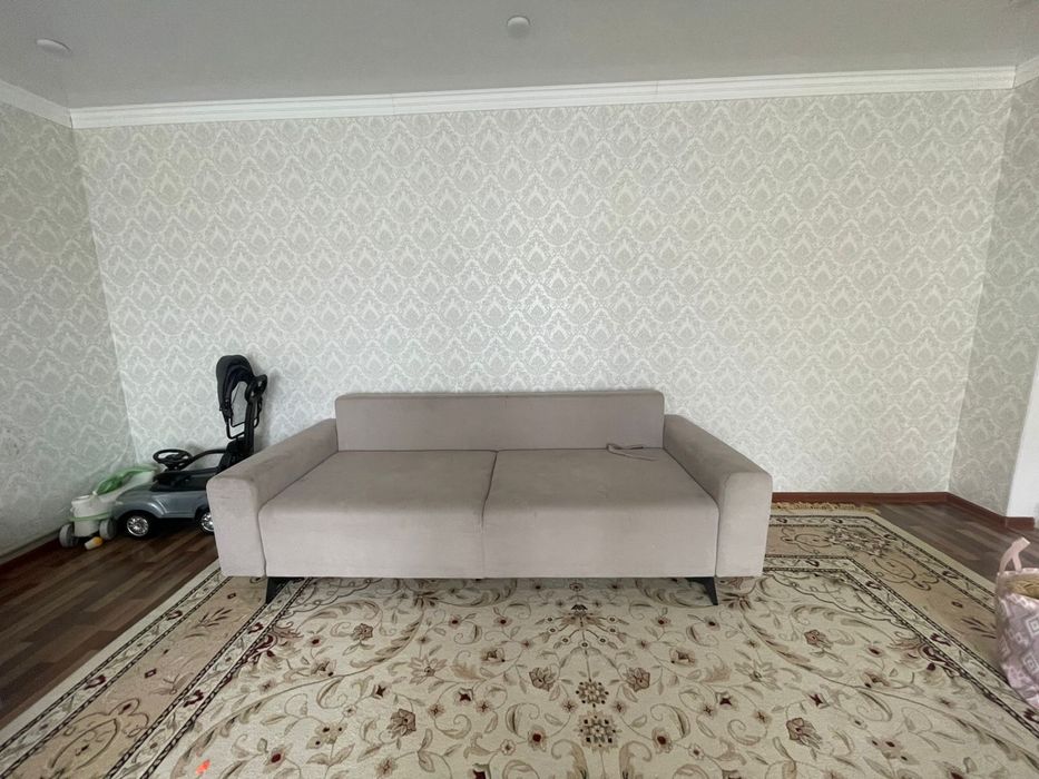 Диван почти новый