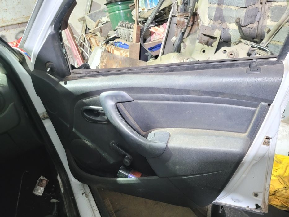 Обшивка дверей Рено Дастер