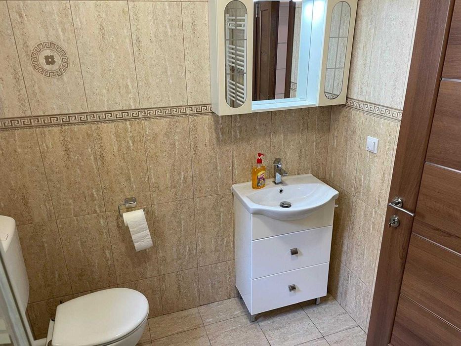 Casa singur in curte