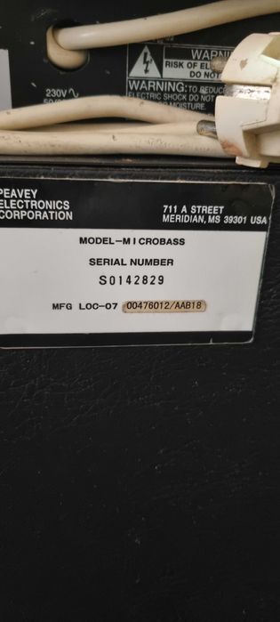 Продавам  китарно кубе Peavey