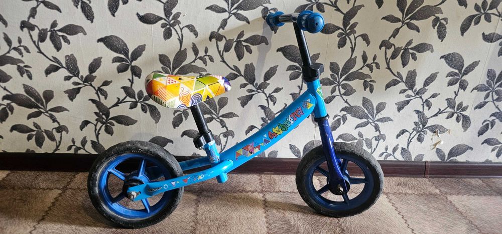 Продаю беговел для мальчика.