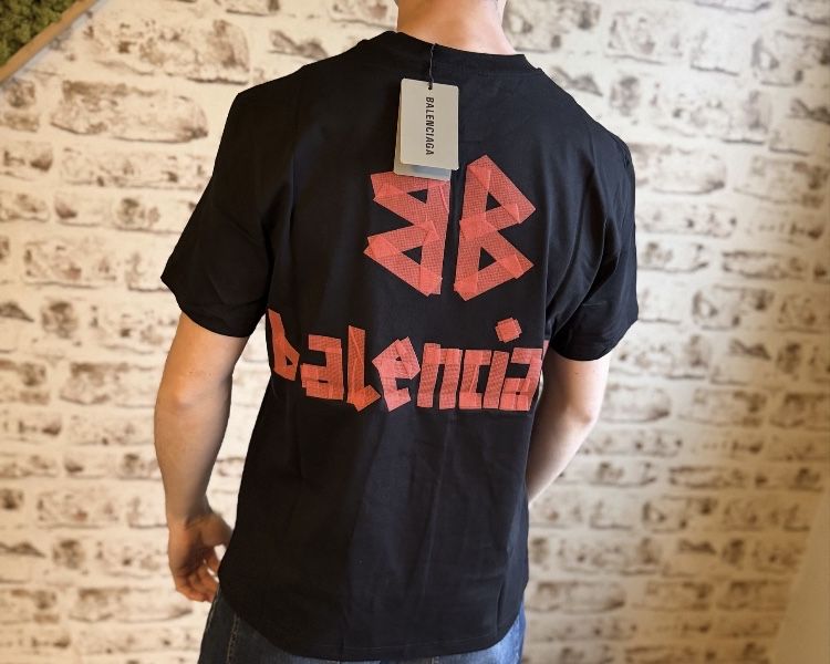 Най-търсеният модел мъжка тениска в два цвята от BALENCIAGA