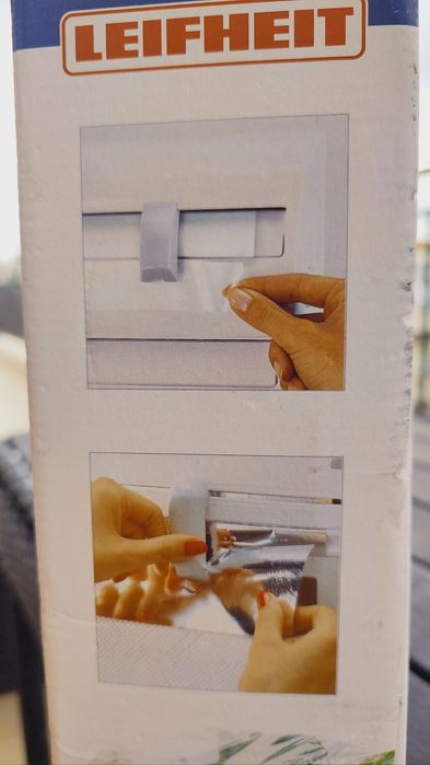 Стенен държач за кухненска хартия и два вида фолио