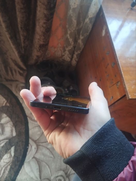 Poco F5 5 G sotiladi 12+8/256 gb