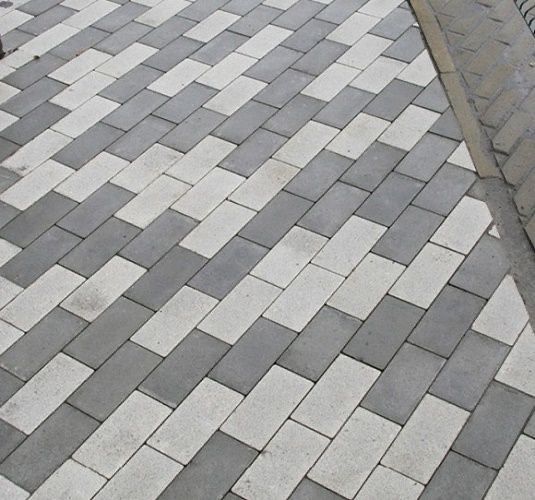 Укладка брусчатки бардюра поребрика