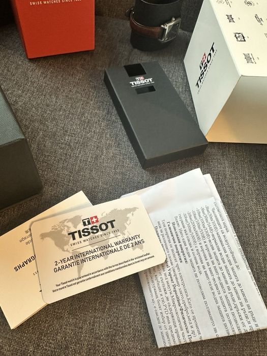 Часовник Tissot оригинален с кутия и документи