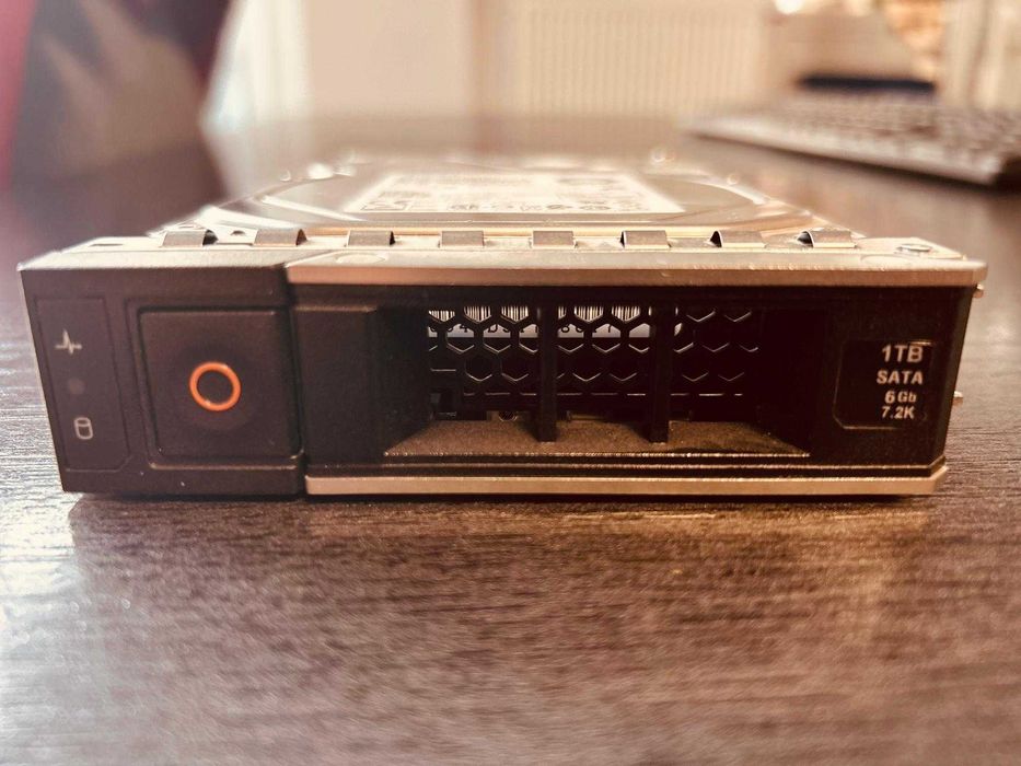 DELL 1TB 7.2K RPM SATA 6Gbps 512n 3.5in Hot-plug Hard Drive