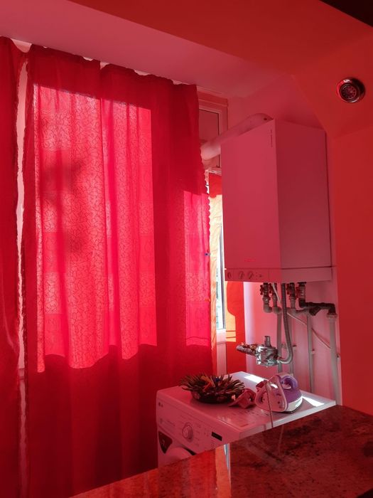 Apartament 4 camere semidecomandat