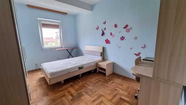 Тристаен имот в кв.Борово