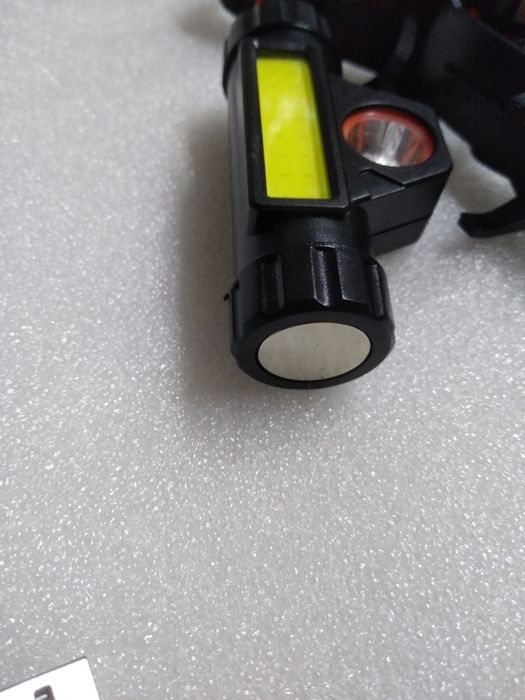 Vând lanterna frontala cu led
