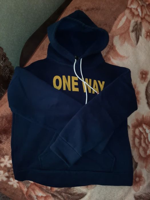 Продам две толстовки женские